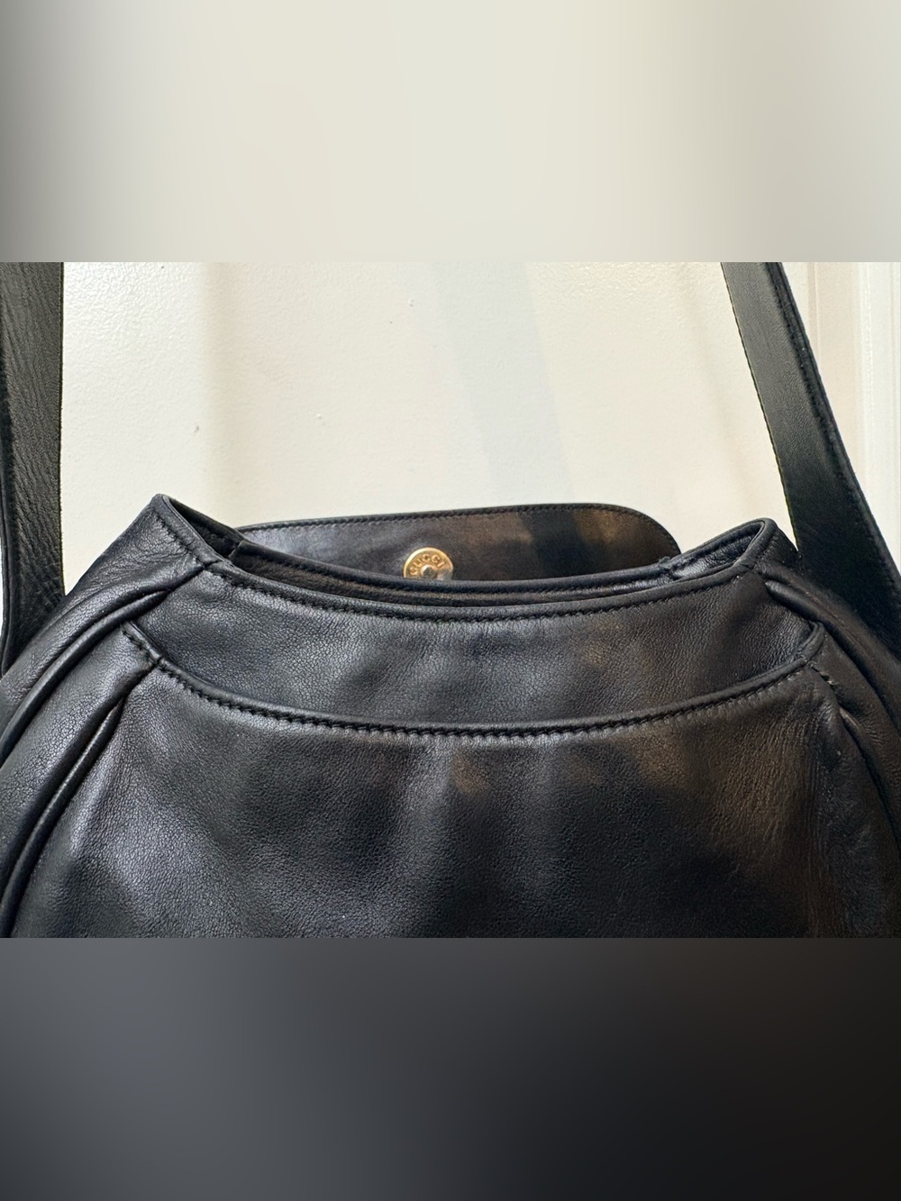 Vintage 1970s Gucci Black Leather Scoop Flap Crossbody Bag 001-113-0195 - Picture 13 of 16